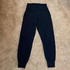 Lululemonn Size 4 Align Joggers 28’’ - black